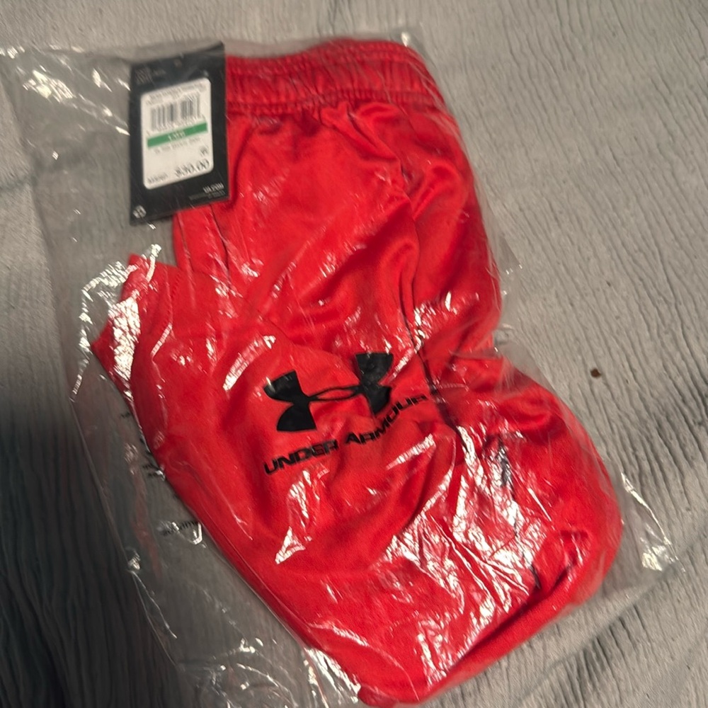 Under armor Mens tech graphic short size L